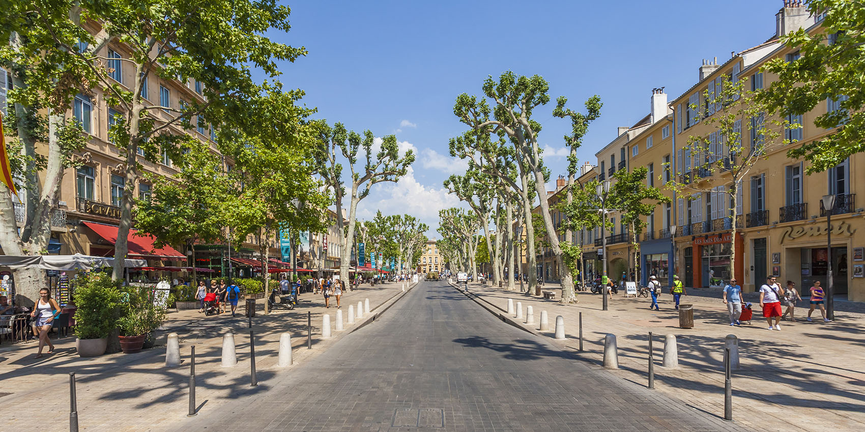 France, Provence, Aix-en-Provence, view to avenue Cours Mirabeau