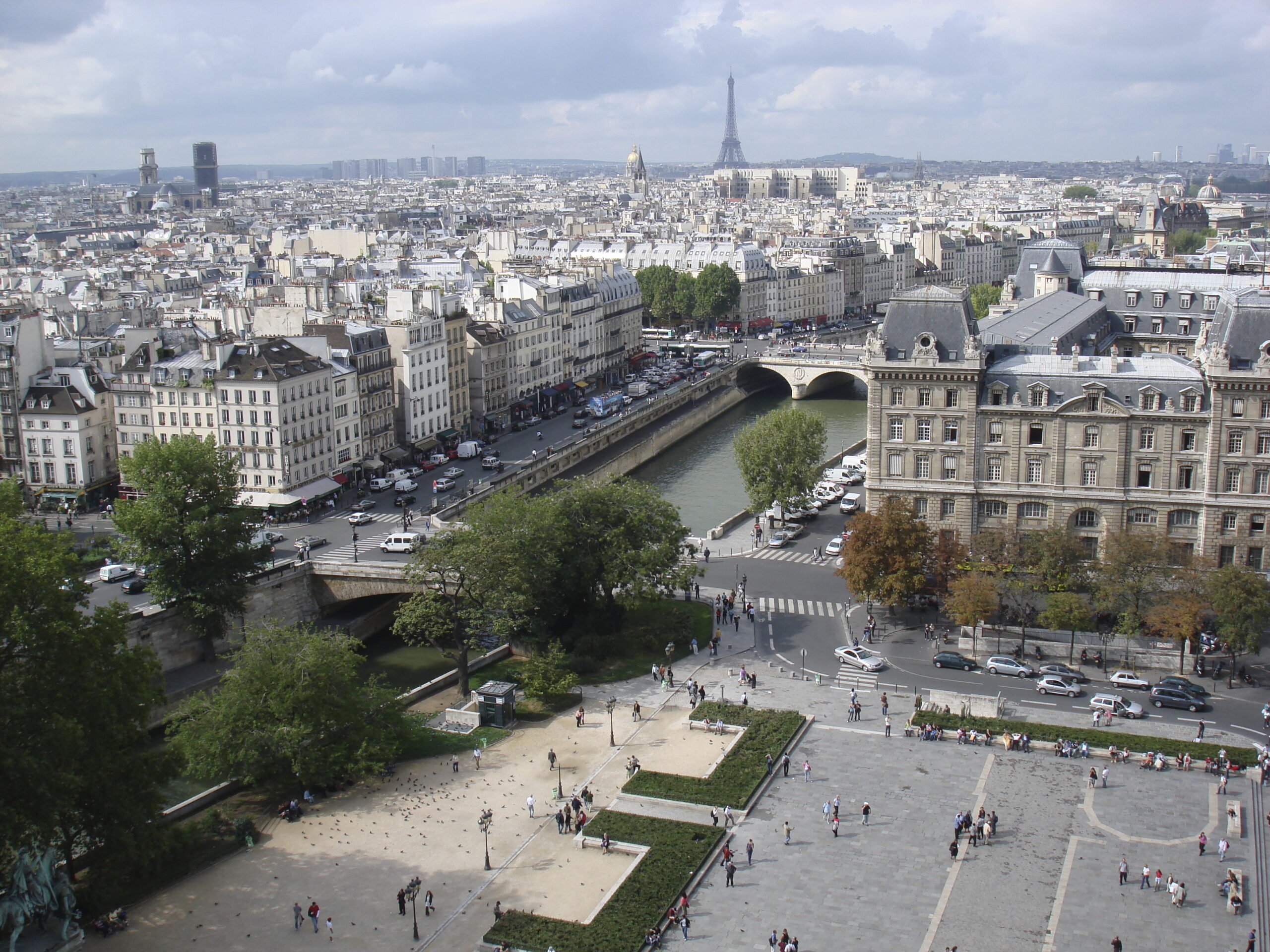 Image de Paris avec la Tour Eiffel en arrière-plan